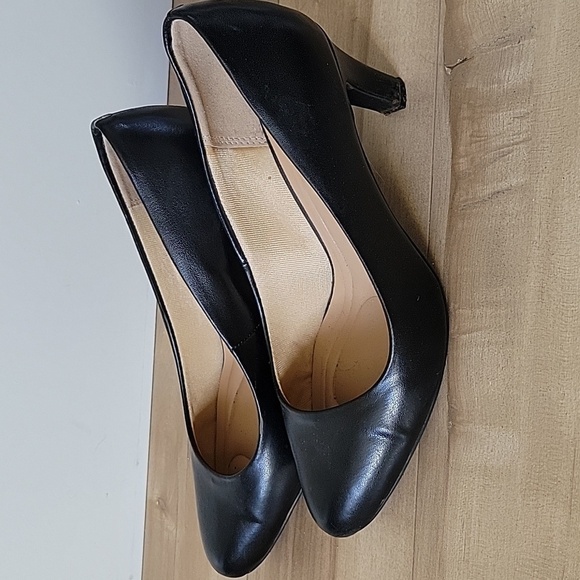 Kelly & Katie Genna Wide Width Pump Black Faux Leather Size 7.5 Wide - Picture 4 of 6